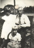 Timmers+Boose - 1934 Wilm Timmers with Bep (seated) & Thea (standing)